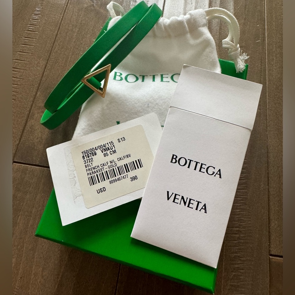 ❗️Hard to find: Bottega Veneta Kelly Green Leather Belt with Gold Triangle